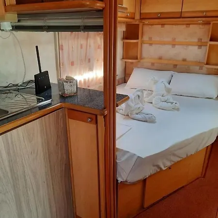 Chalet каравана джоли роджър Jolly Roger Caravan Kavarna