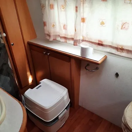 каравана джоли роджър Jolly Roger Caravan Chalet *