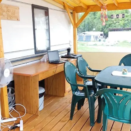 Chalet каравана джоли роджър Jolly Roger Caravan Kavarna